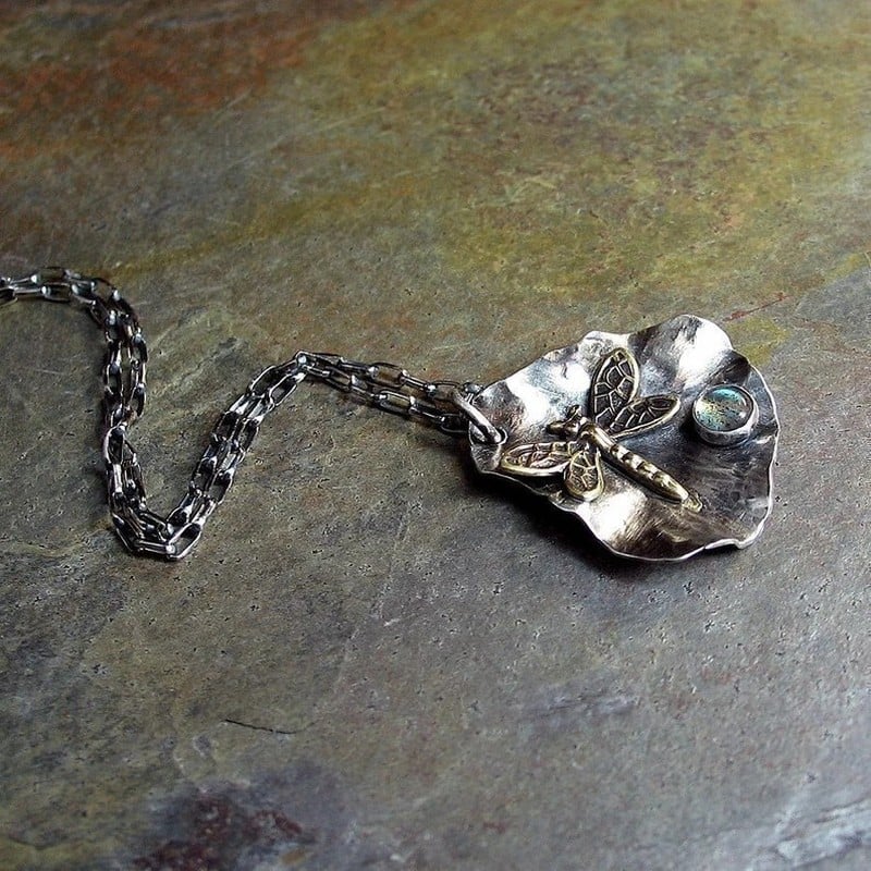 💙Vintage Dragonfly Shell Necklace - ✨A Whisper of Nature’s Grace