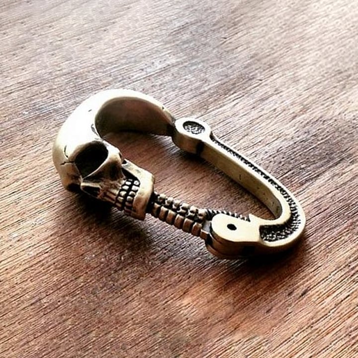 🔥(Limited Time Promotion - 49% OFF) Novel Skull Carabiner with Articulated Cervical Column Clasp