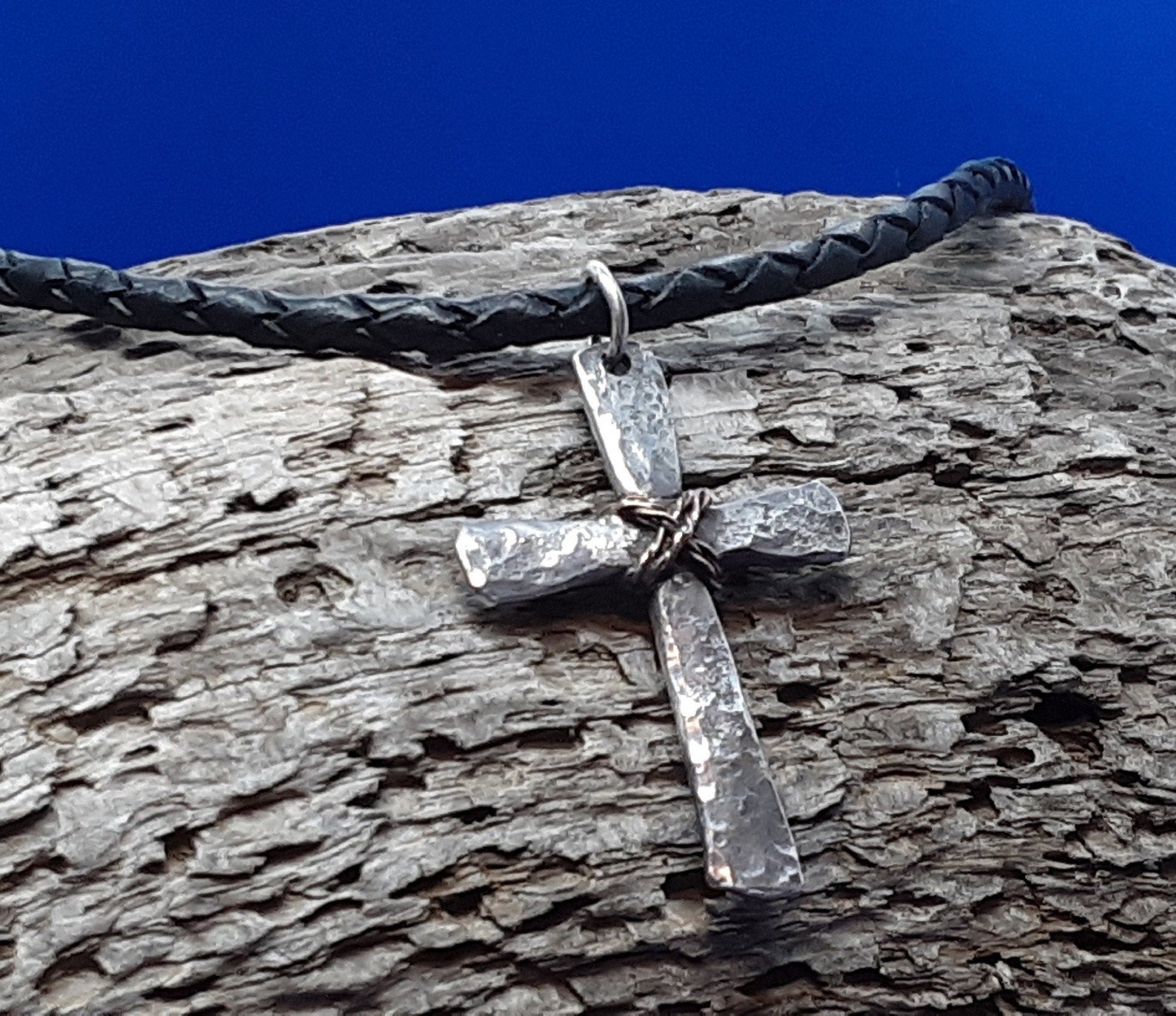 ✝️ 100% Handmade Silver Cross Healing The Soul(𝐂𝐡𝐚𝐝 𝐒𝐦𝐢𝐭𝐡 𝐇𝐚𝐧𝐝𝐦𝐚𝐝𝐞®)