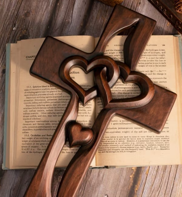 ❤️Intertwined Hearts Wooden Cross🔥Buy 2 Free Shipping🔥