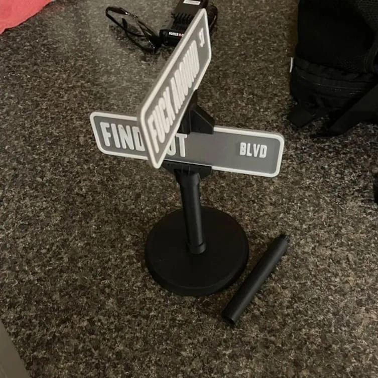 🔥Last Day Promotion - 60% OFF🎁🤣F Around/Find Out Street Sign Desk Decoration | Funny Desk Gift