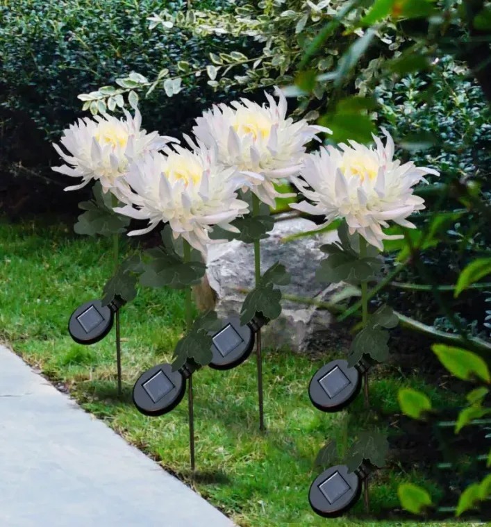 Outdoor Chrysanthemum Solar Garden Stake Decor Lights