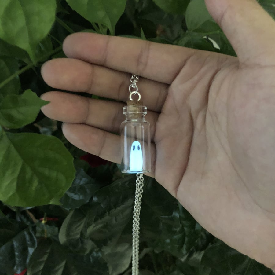 👻The Adopt a cute luminous ghost🏚️
