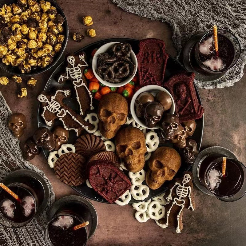 Haunted Skull Halloween Cakelet Pan