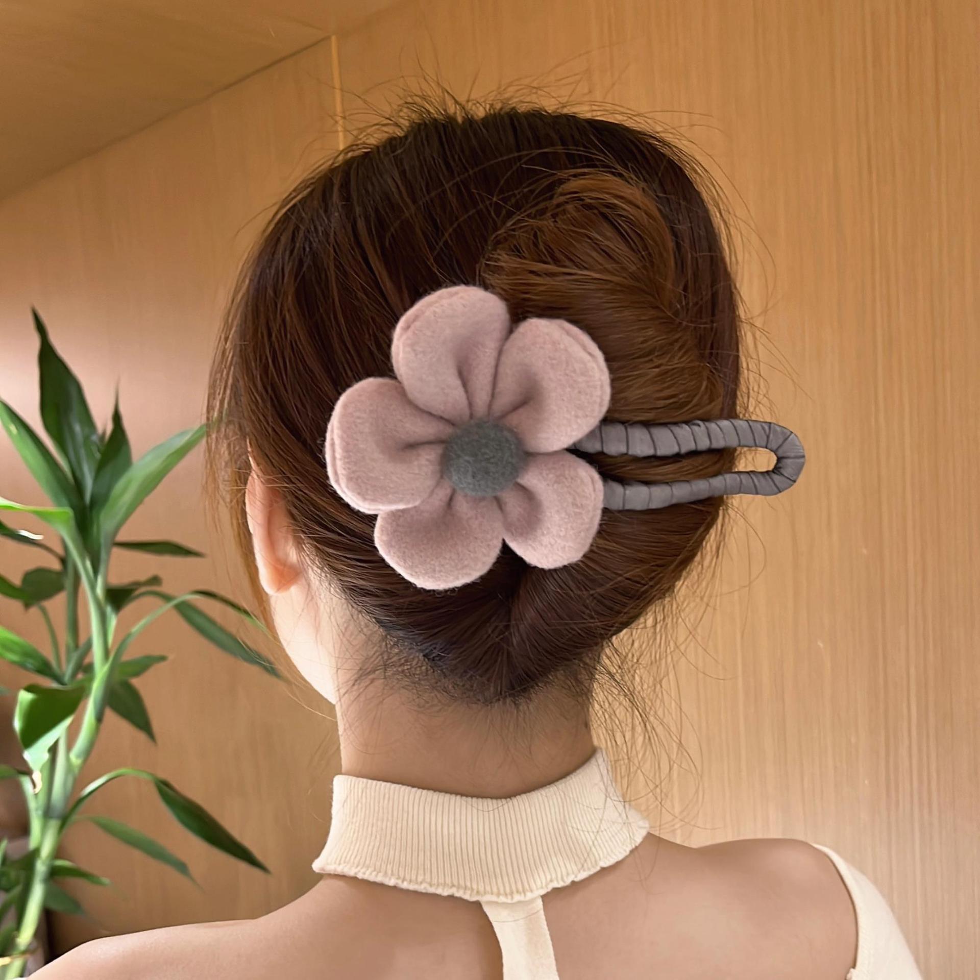 (🎄Christmas Promotion--48%OFF)Plush Flower Hair Clip(Buy 4 get Free shipping)