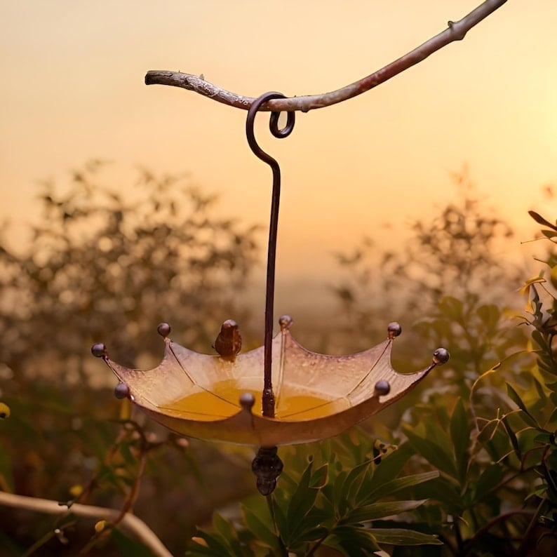 Umbrella Shaped Bird Feeder, Metal Garden Decoration for Hummingbirds, Bees, Butterfly