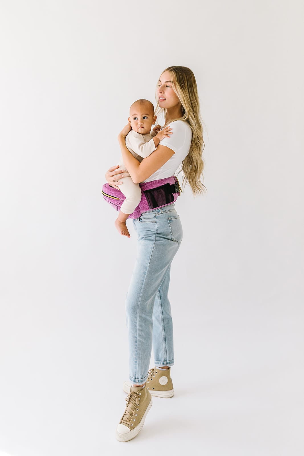 Hands free baby hip carrier