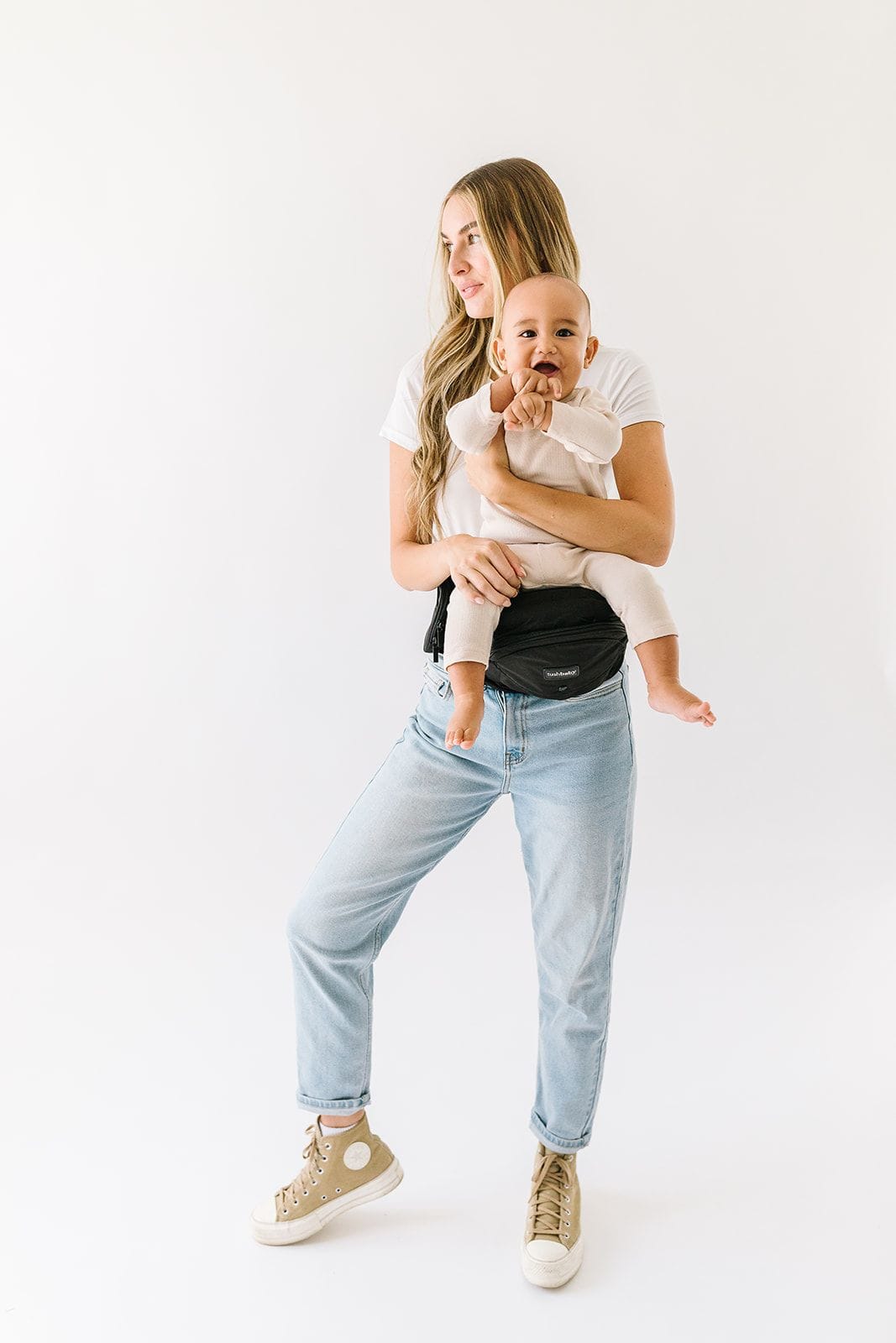 Hands free baby hip carrier