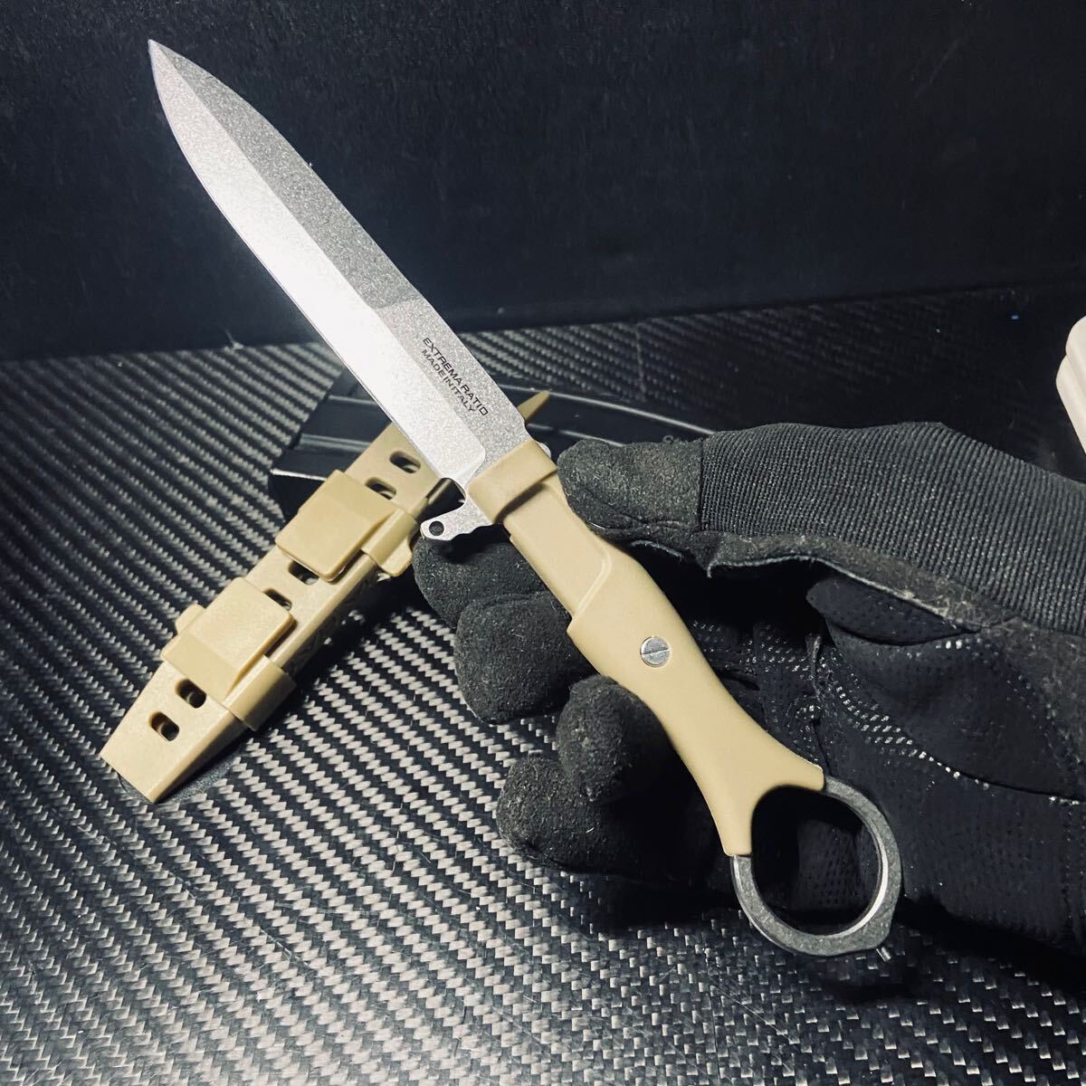 The Misericordia portable outdoor straight tactical survival self-defense