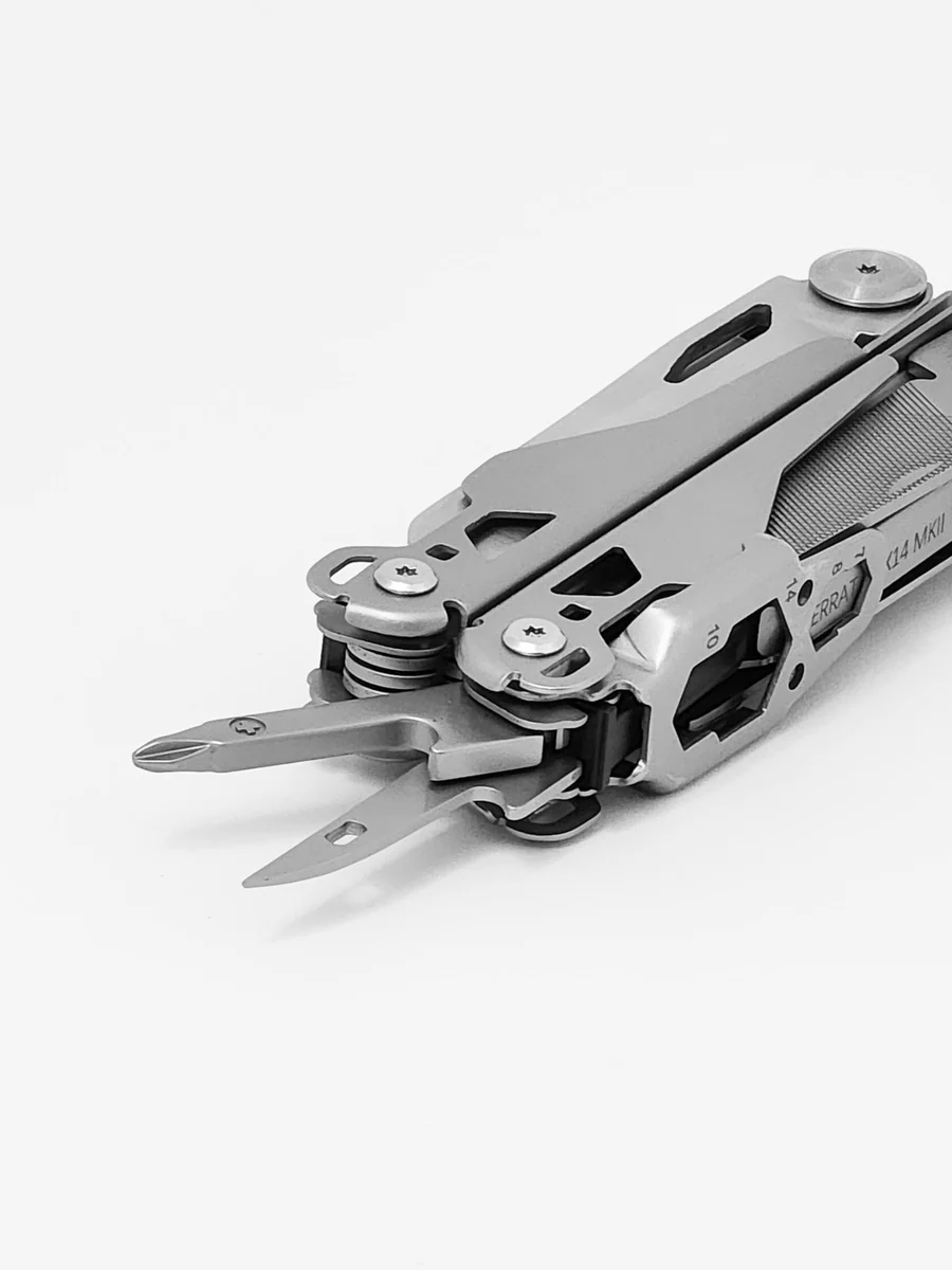 🔥Heißer Verkauf 49 % Rabatt) 🔥raerreat™ x16 EDC Multitool (Kostenloser Versand)