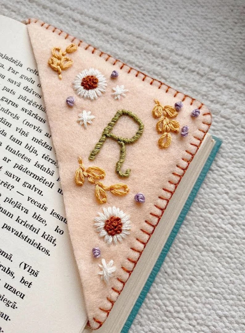 (🌲Early Christmas Sale- 50% OFF) Personalized hand embroidered corner bookmark