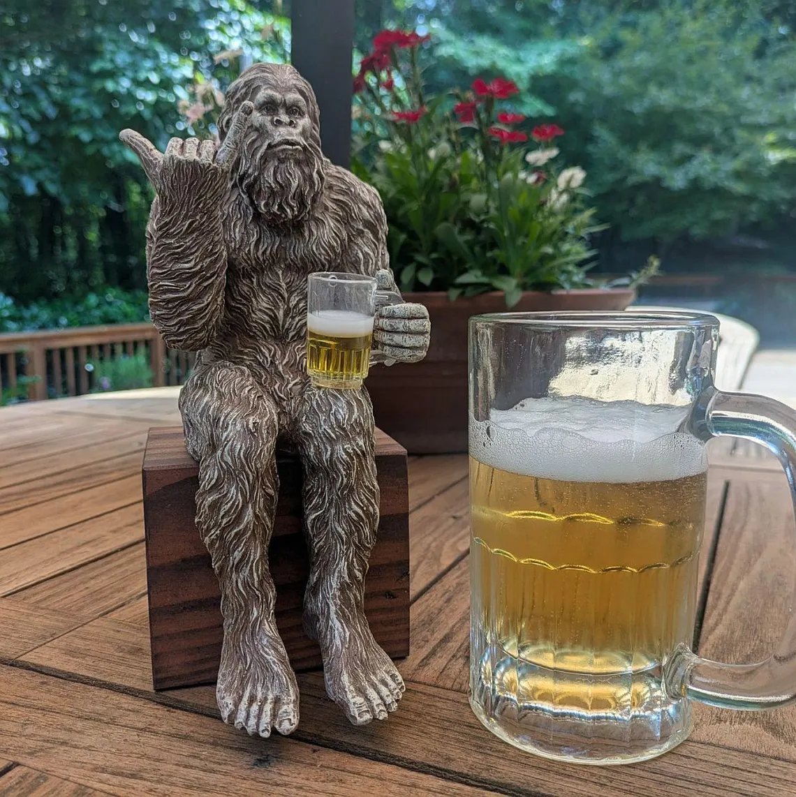 🔥Last Day 49% OFF-🦍🍺Party Bigfoot Sasquatch Yeti Statue Drinking Beer🤣