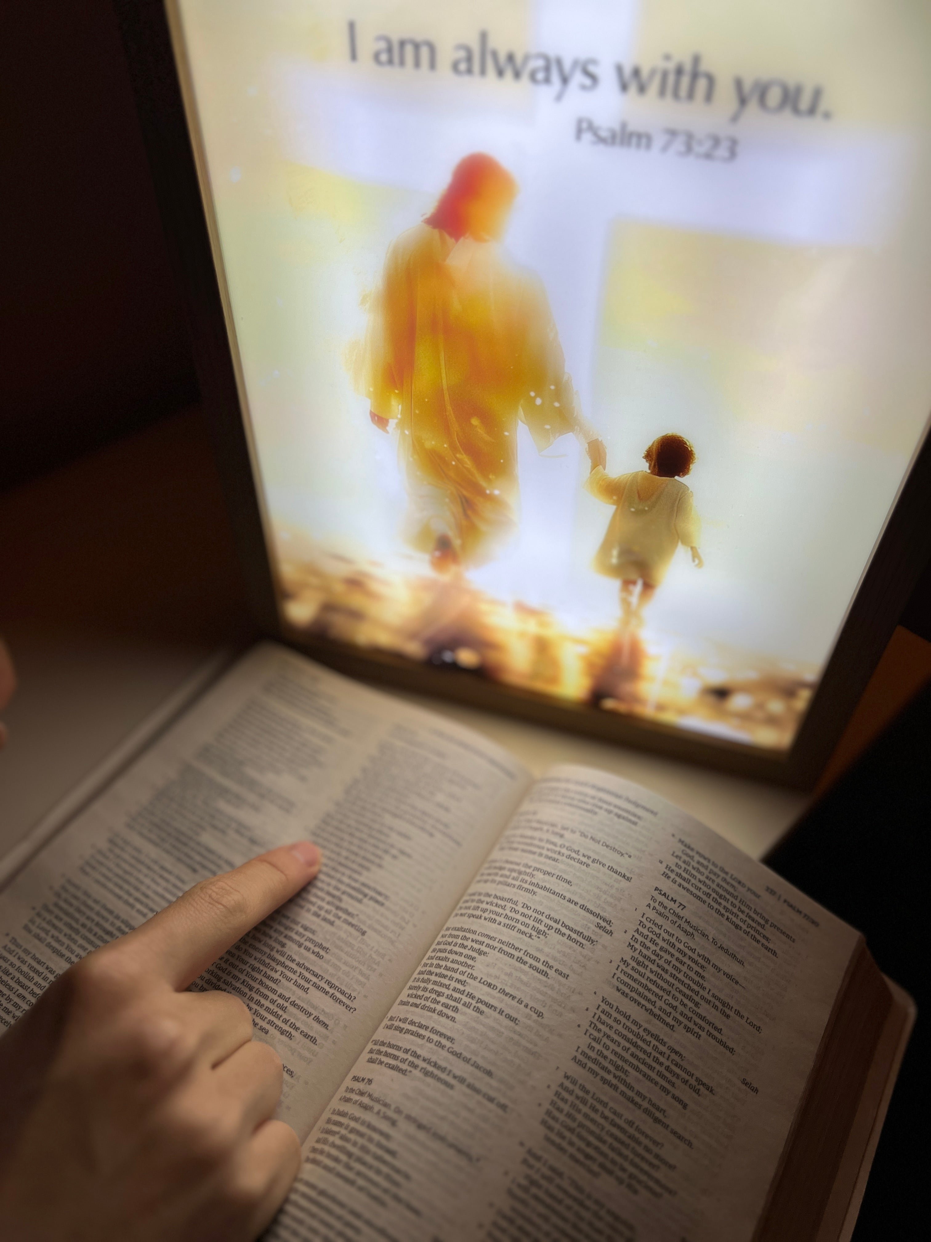 🔥Last 4 hours Sale: Save 60%- ✝🙏He Is With Me -- The Jesus Lamp