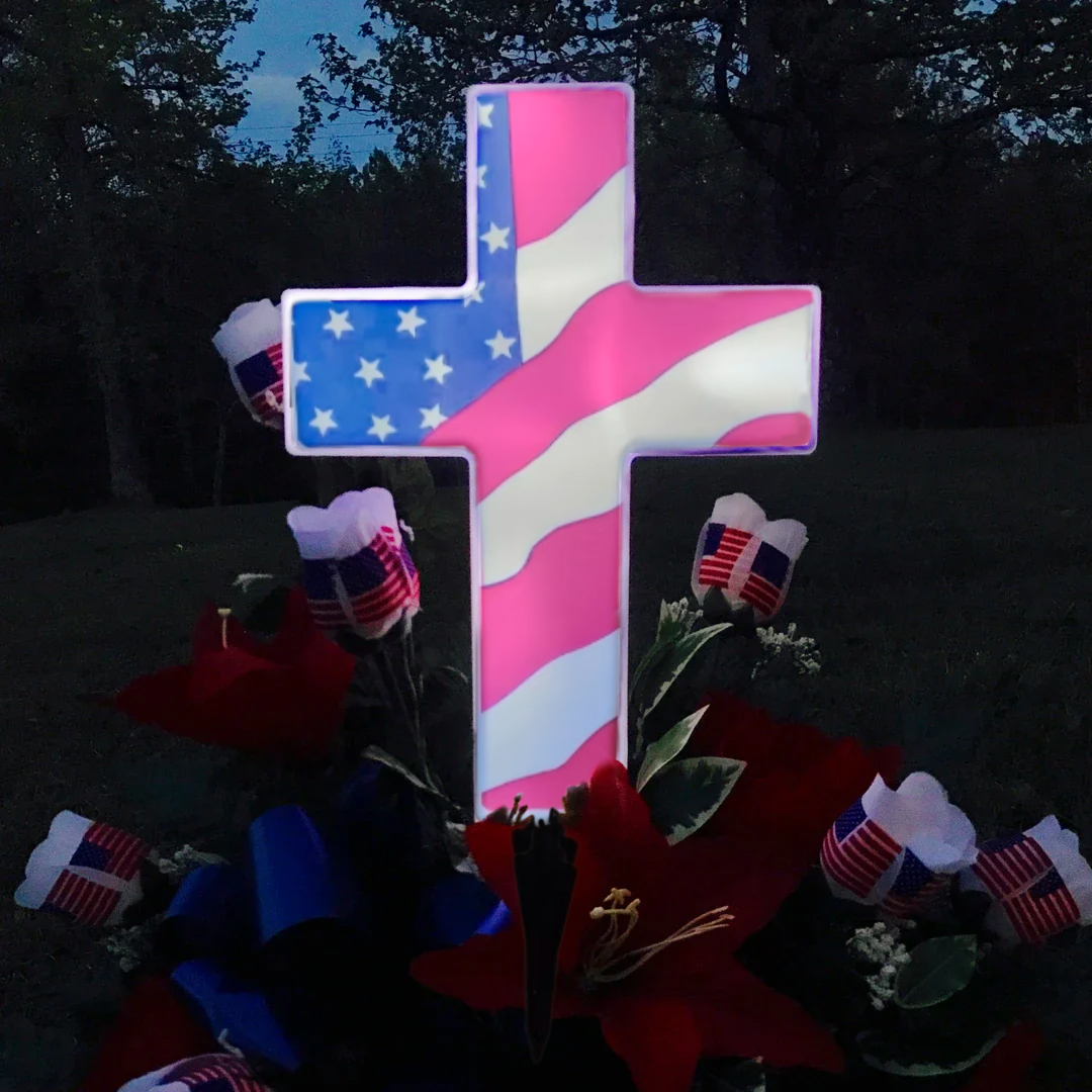 💝American Flag Eternal Light Cross In Memory of a Favorite Person