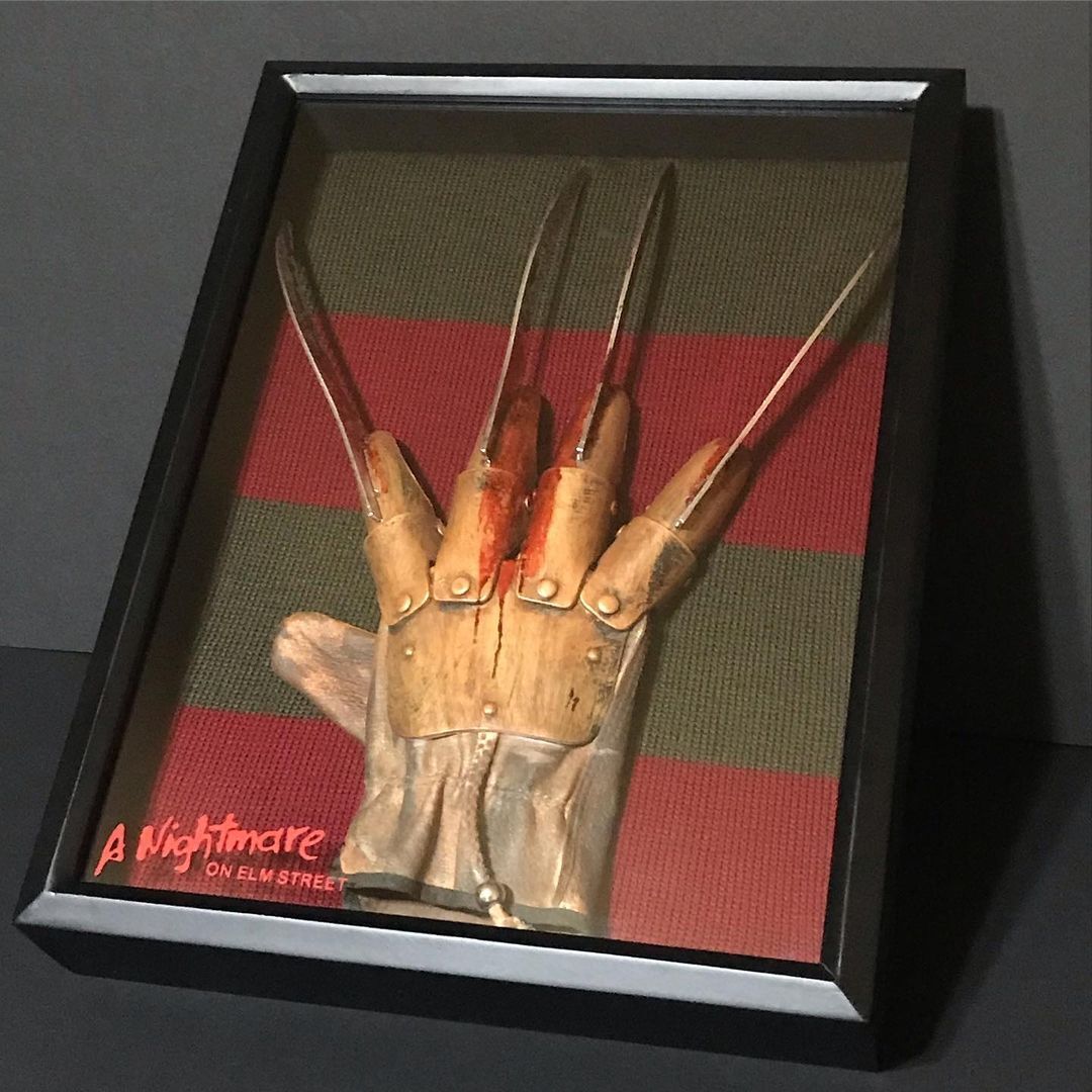 🎃Halloween Early Sale 50% OFF🔥Freddy's Glove Shadow Box Display - Creepy Decor