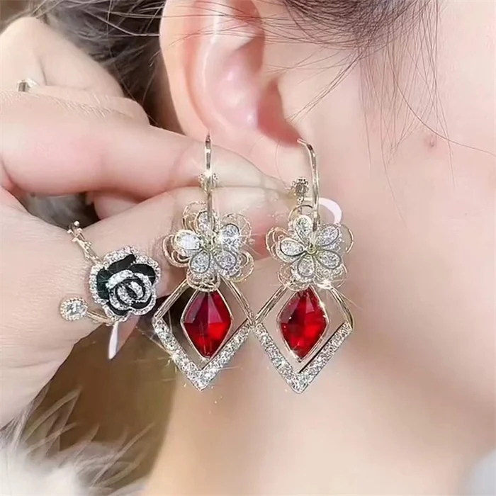 💖2022 Best Gift- 40% OFF🌹Flower Zircon Rhombic Sapphire Drop Earrings