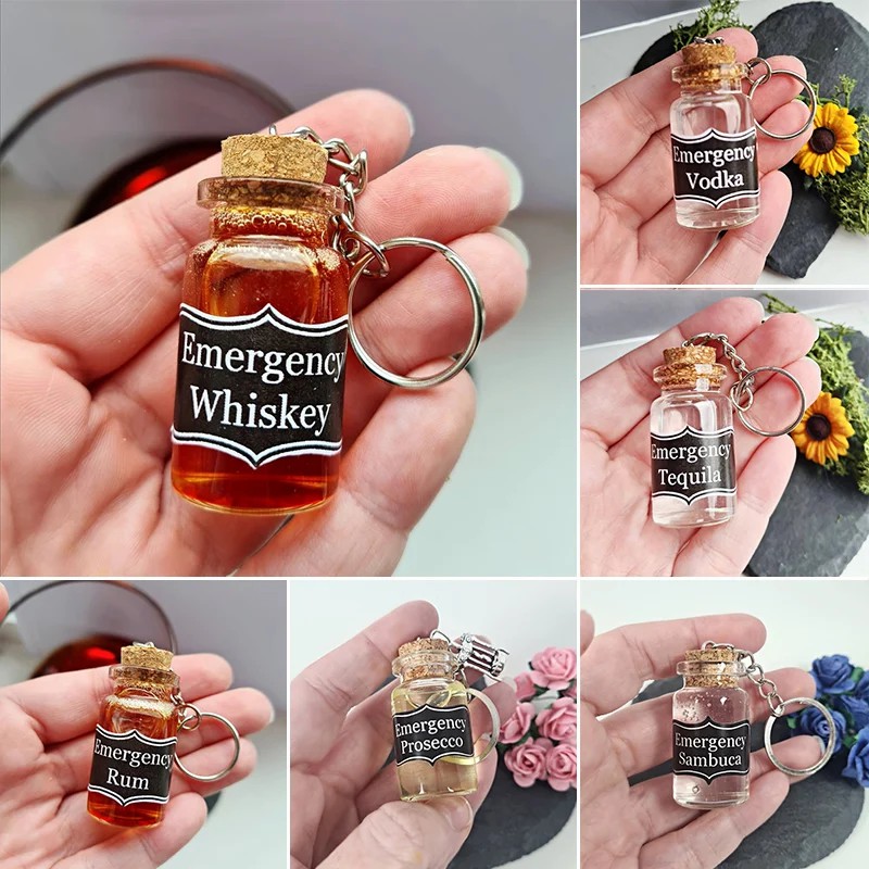 🥃Funny Emergency Liquor Keychain – Mini Bottle for Quick Relief!