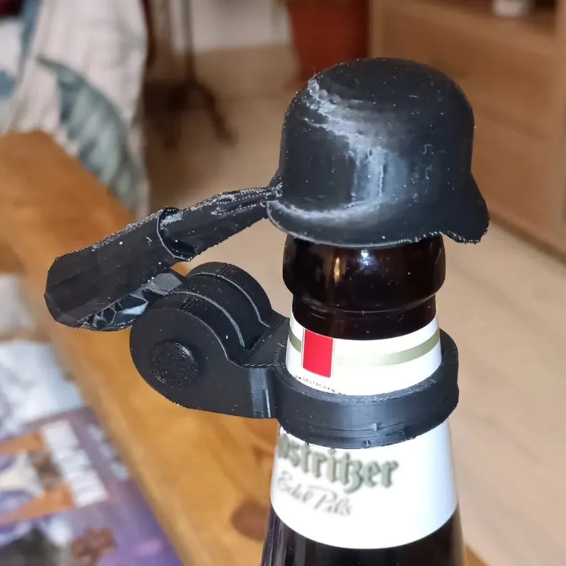 Perfektes Geschenk!🏆 Soldat Salut Bierflasche Helm