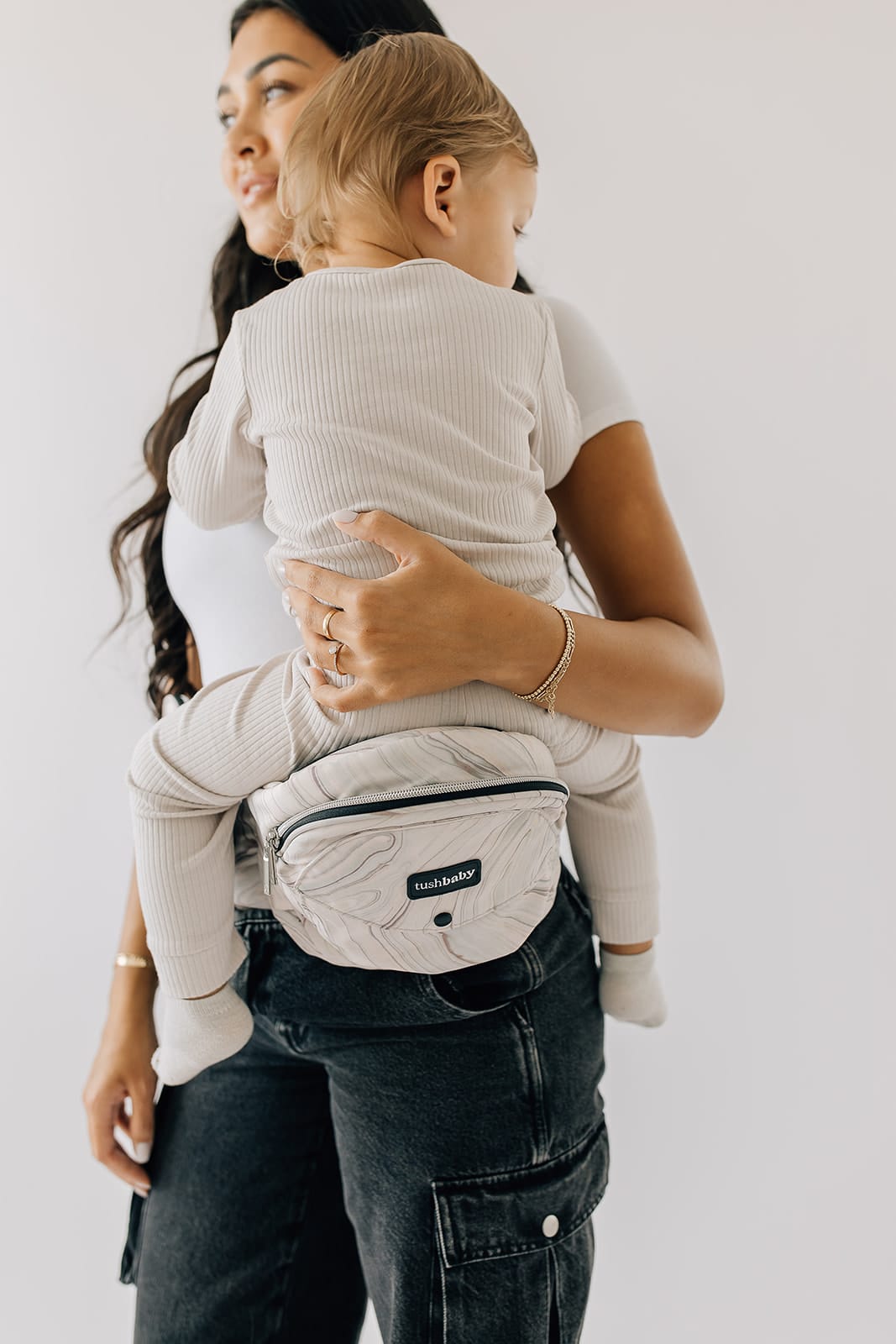 Hands free baby hip carrier