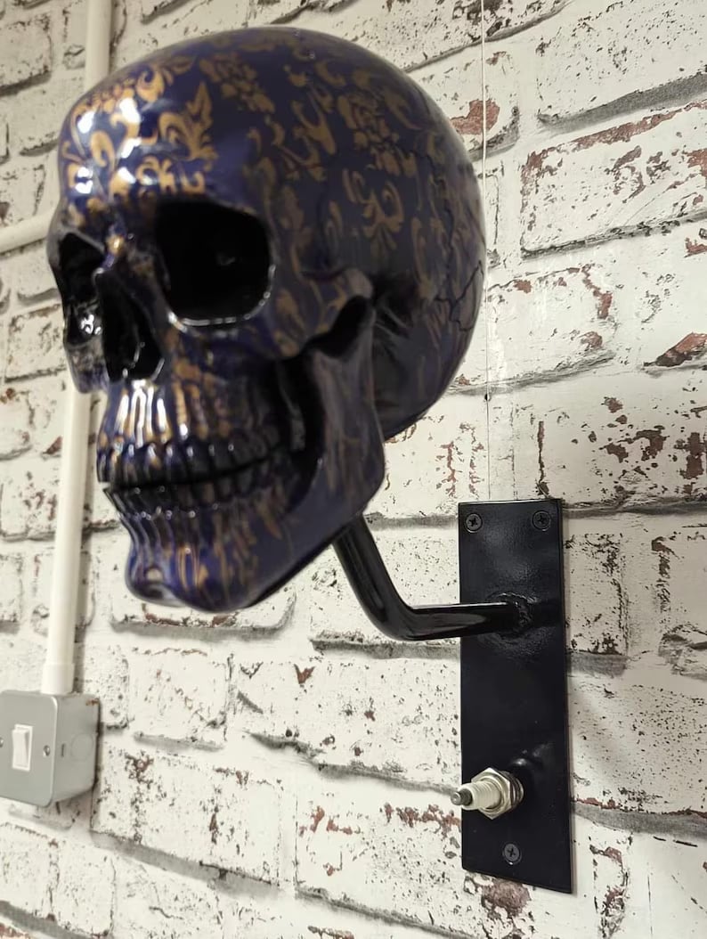 🔥LAST DAY SALE 49% OFF 🏴‍☠️Motorcycle helmet and jacket skull holder🔥BUY 2 FREE SHIPPING