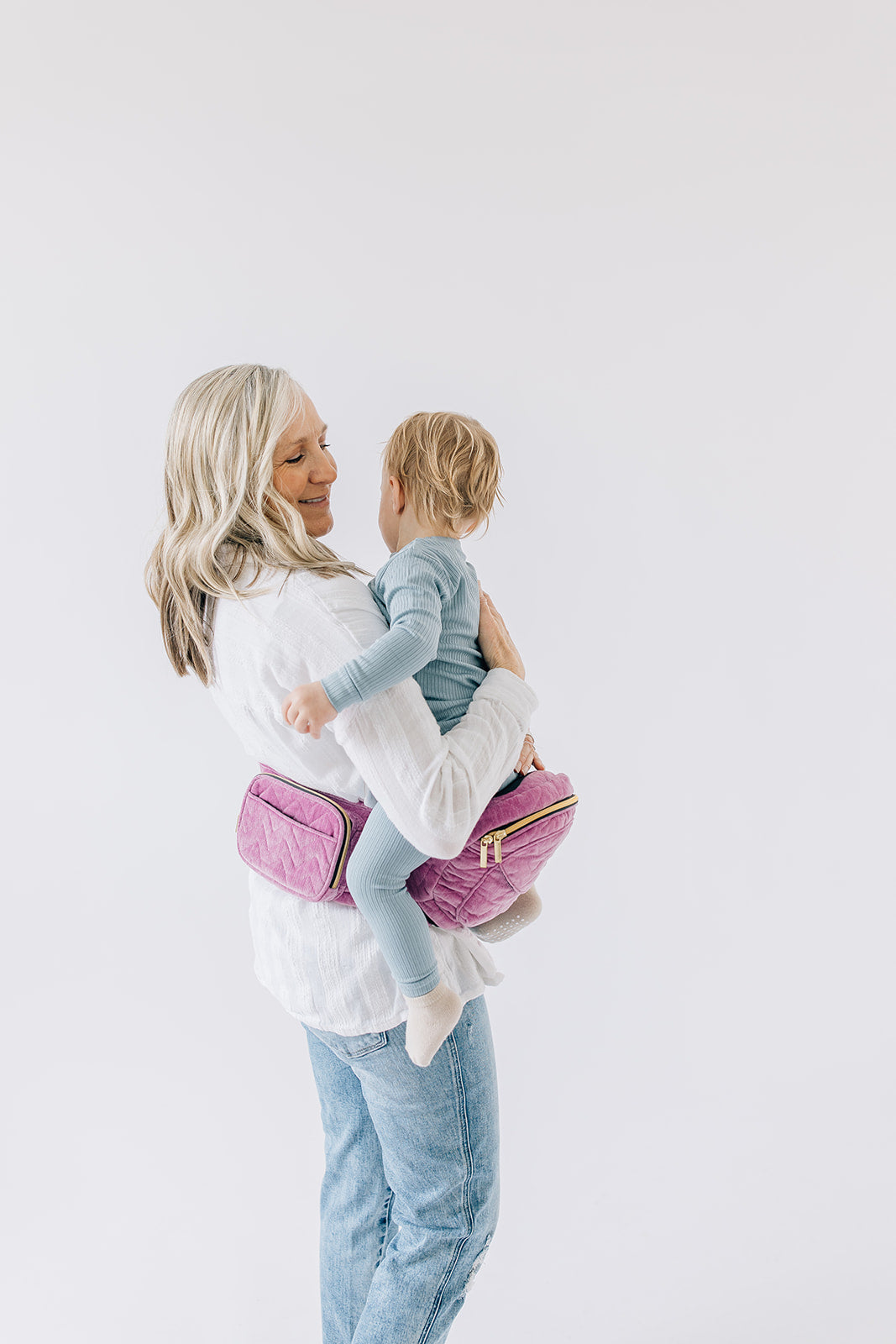 Hands free baby hip carrier