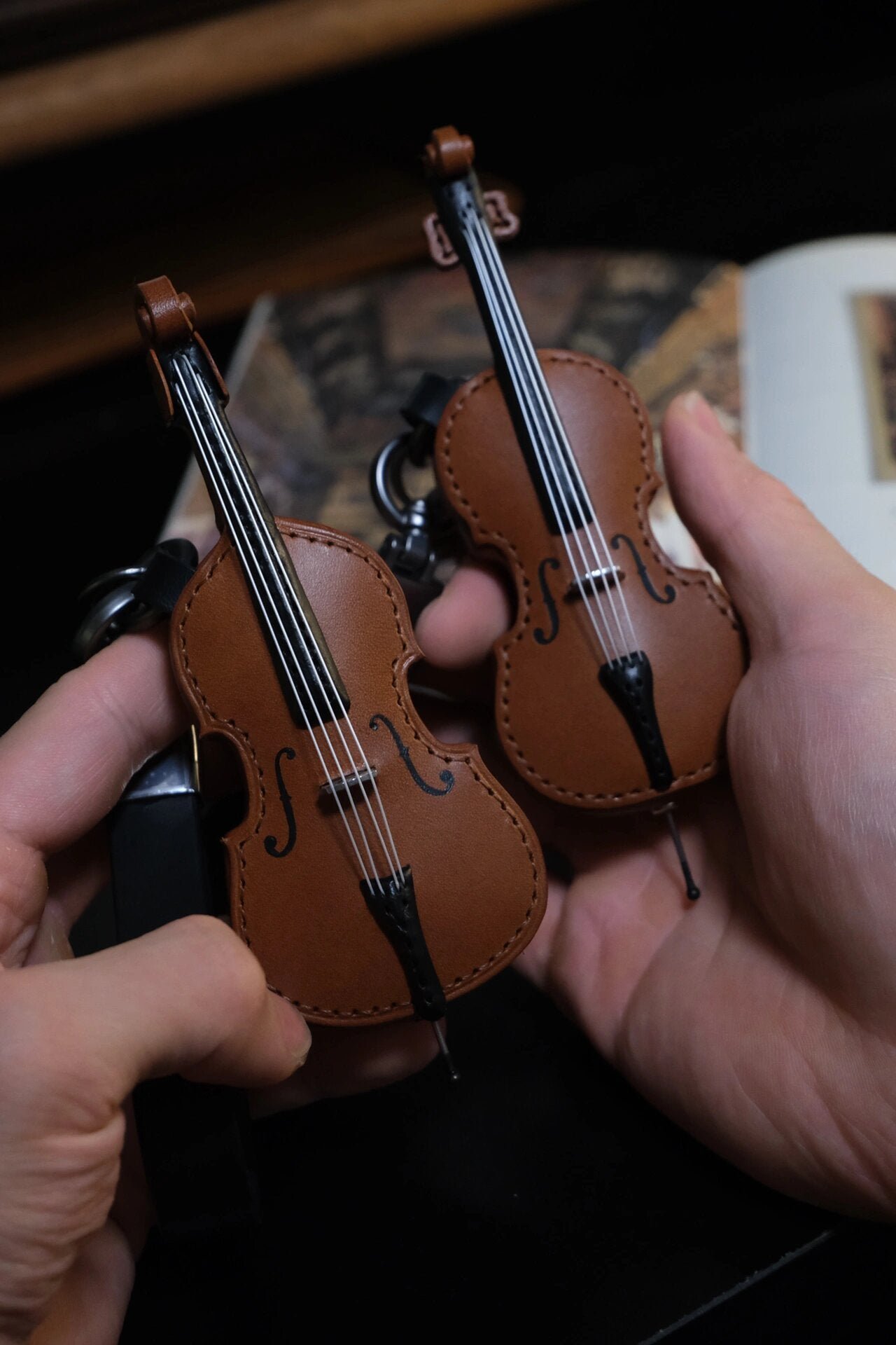 🔥Hot Sale 49% OFF🎁Crafted Leather Violin & Cello Keychain🎻