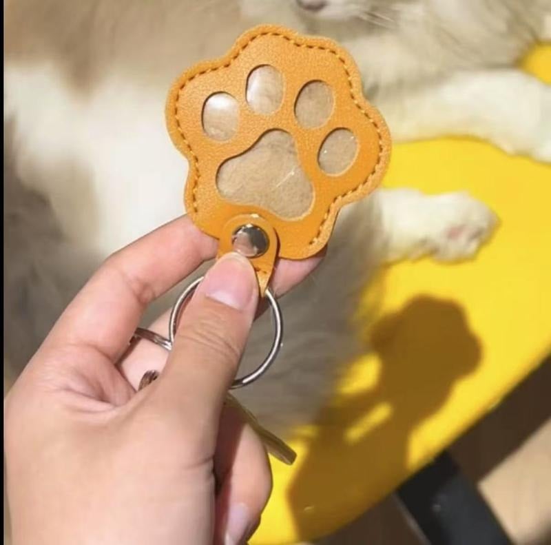 Last Day Promotion 70% OFF - 🐾Pet Paw Shaped Leather Keychain