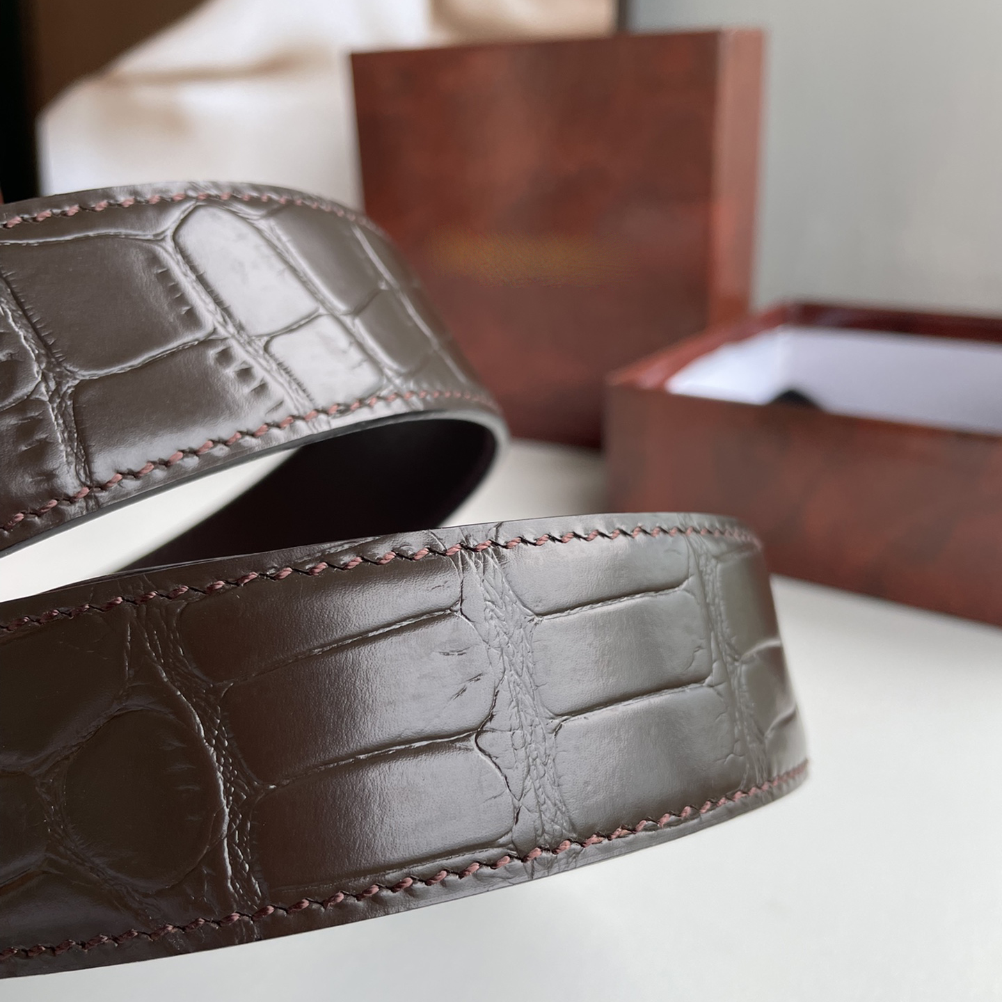 <strong>Handmade</strong> Eagle Head Inlaid Diamond Crocodile Leather Belt