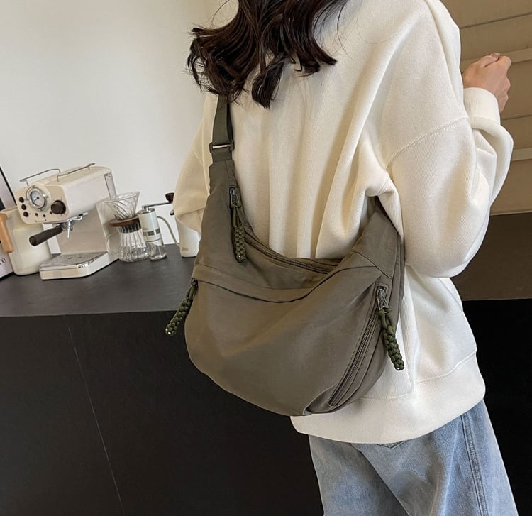 🎉Letzter Tag 49% Rabatt🔥Modische Umhängetasche aus Nylon in Unifarbe