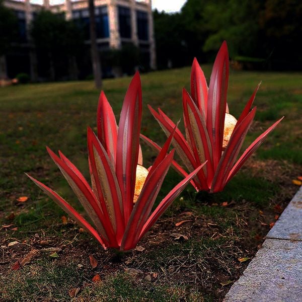 🌵Anti-rust Metal Led Tequila  Agave Plant-Perfect for garden