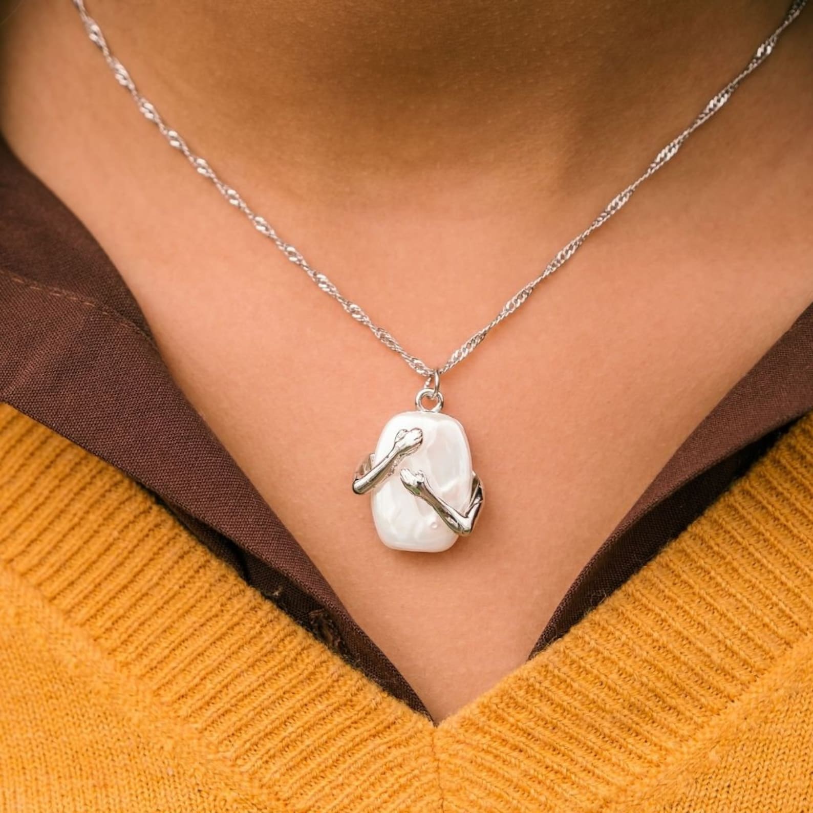 White Jade Embrace Necklace-Everyone deserves to be loved