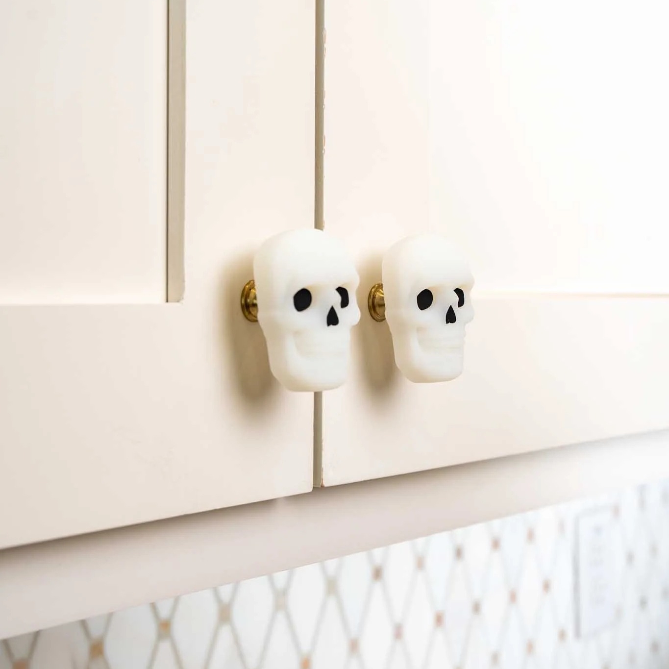 💥LAST DAY SALE 50% OFF💥2 pcs Glow-in-the-Dark Skull Knob Cover