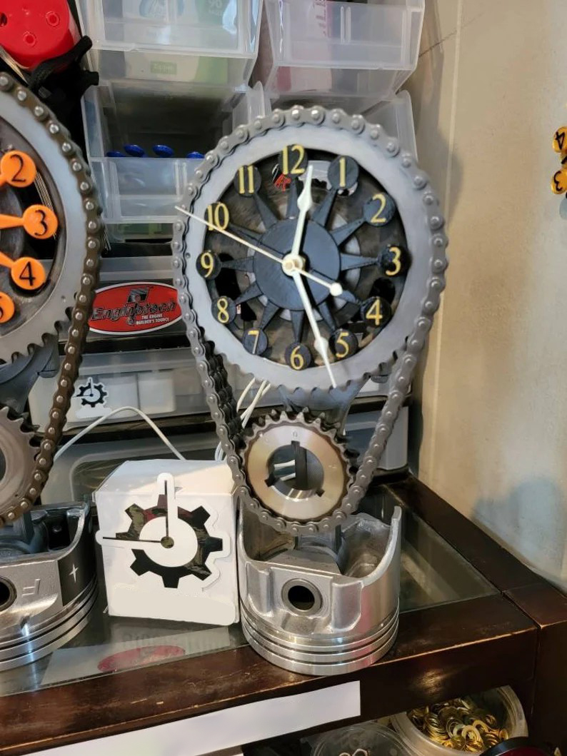 🔥Handmade Motorized Rotating Chain Clock-Free Shipping Only Today