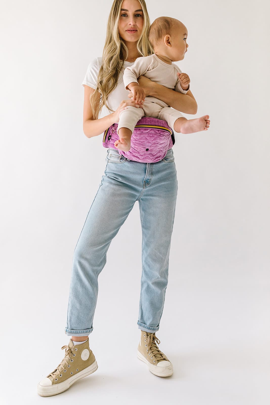 Hands free baby hip carrier