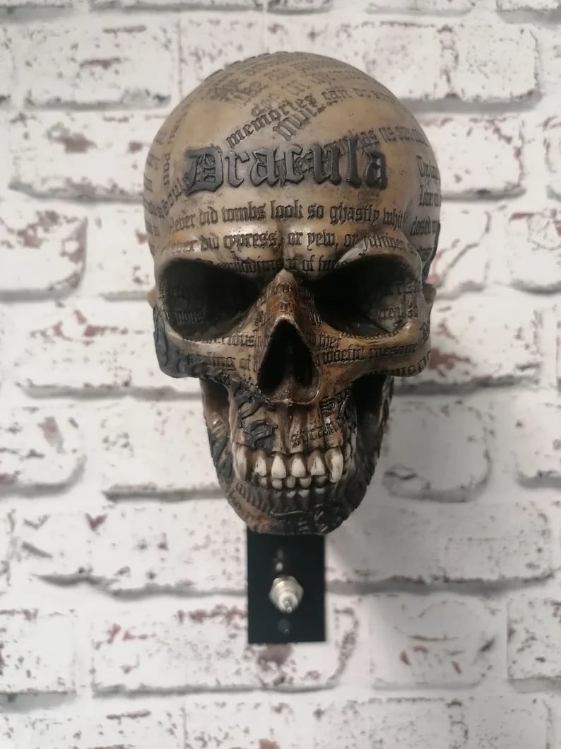 🔥Letzter Tag 50% RABATT -Totenkopfhalter für Motorradhelm und -jacke