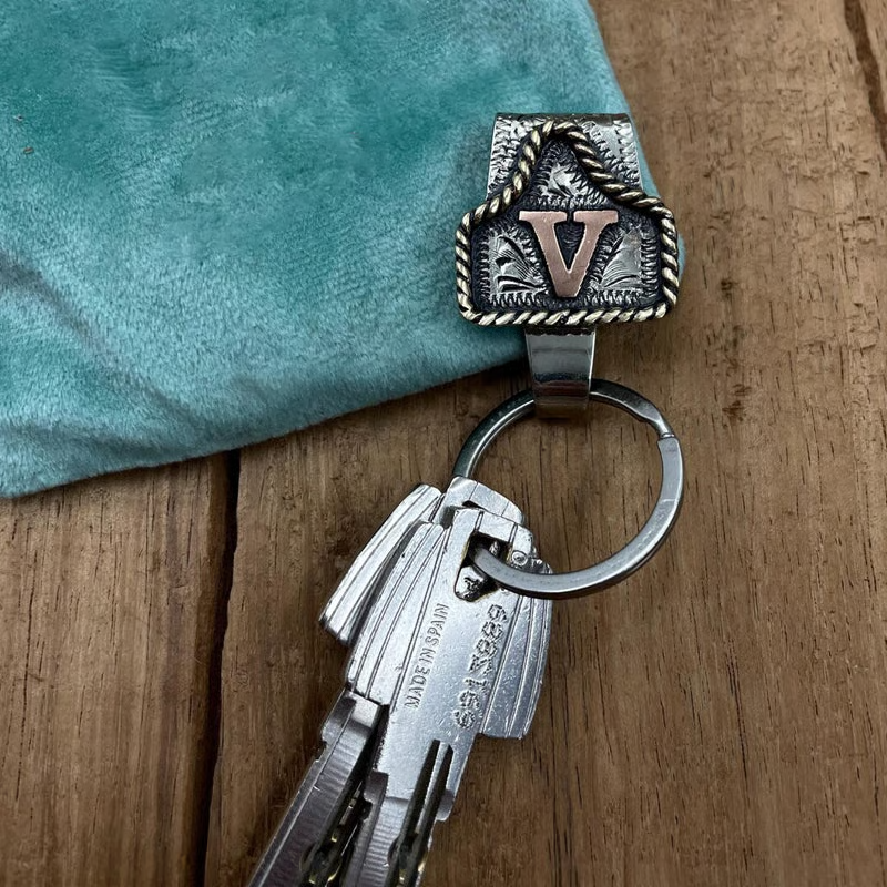 🤠100% Handmade Vintage Letter Keychain(𝐒𝐦𝐢𝐭𝐡 𝐇𝐚𝐧𝐝𝐦𝐚𝐝𝐞®)