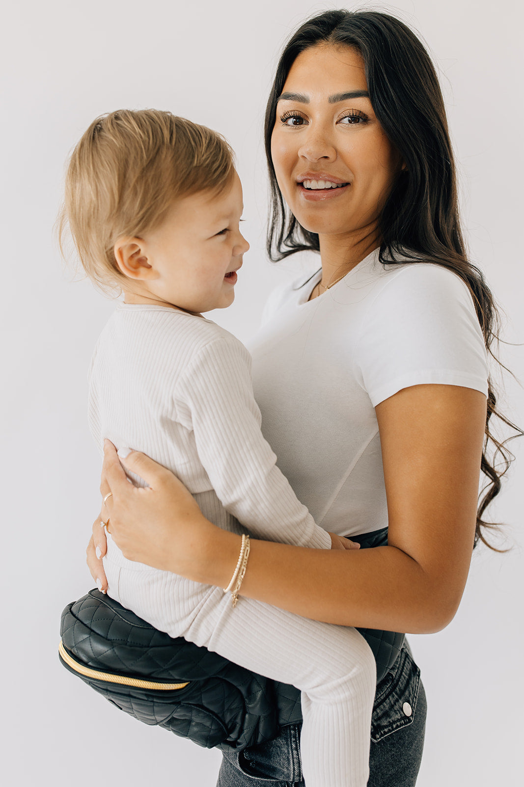 Hands free baby hip carrier