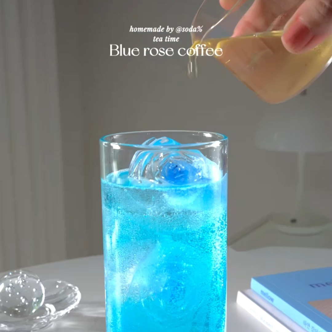 Last Day 49% OFF🔥3D Rose Shape Ice Cube Mold🌹Party Cocktail Goodies