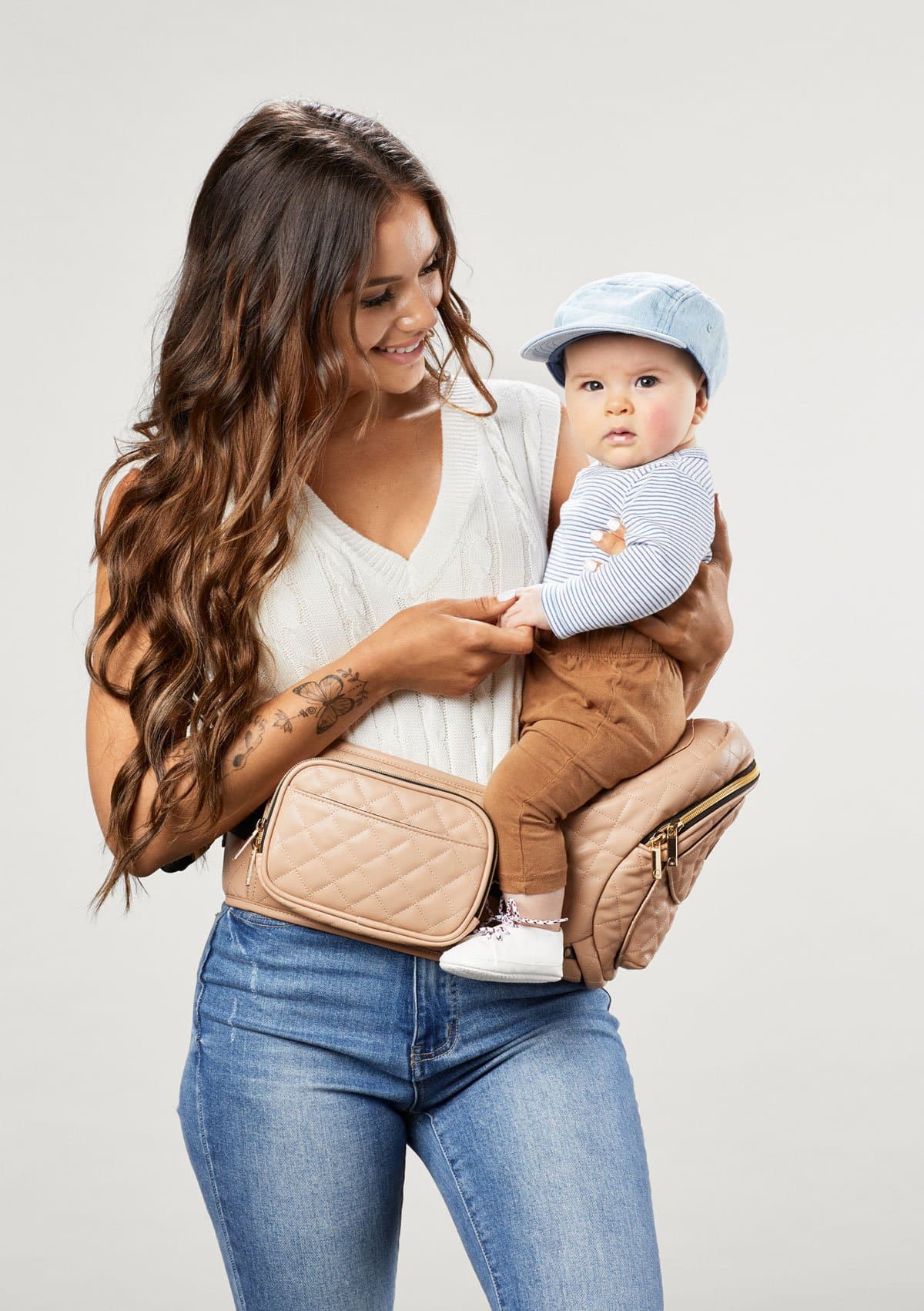 Hands free baby hip carrier