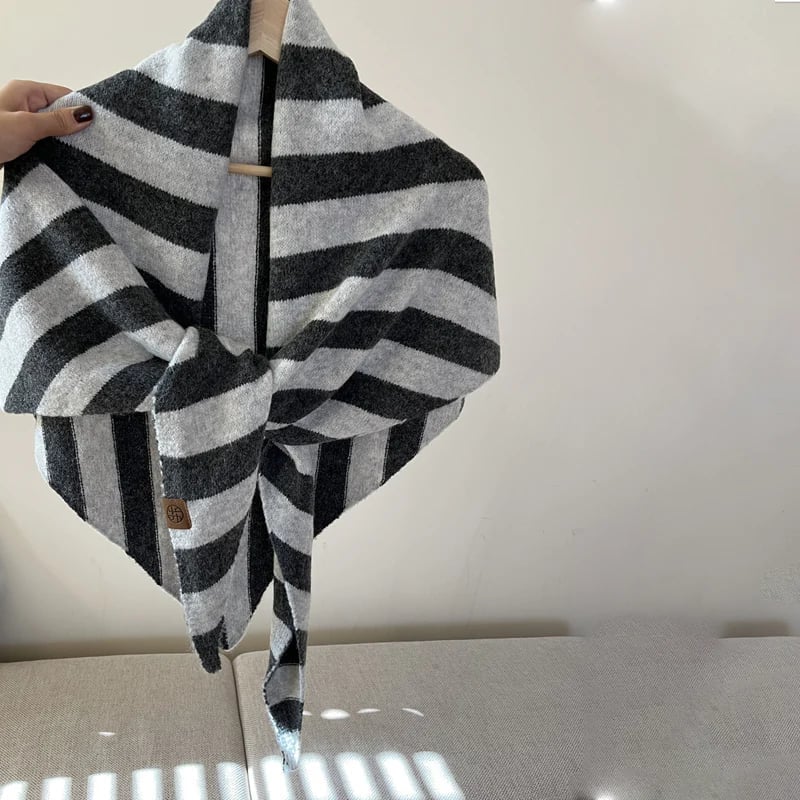 🎁TikTok Last Day Sale - 70% OFF🎉Fashionable Triangle Shawl Scarf