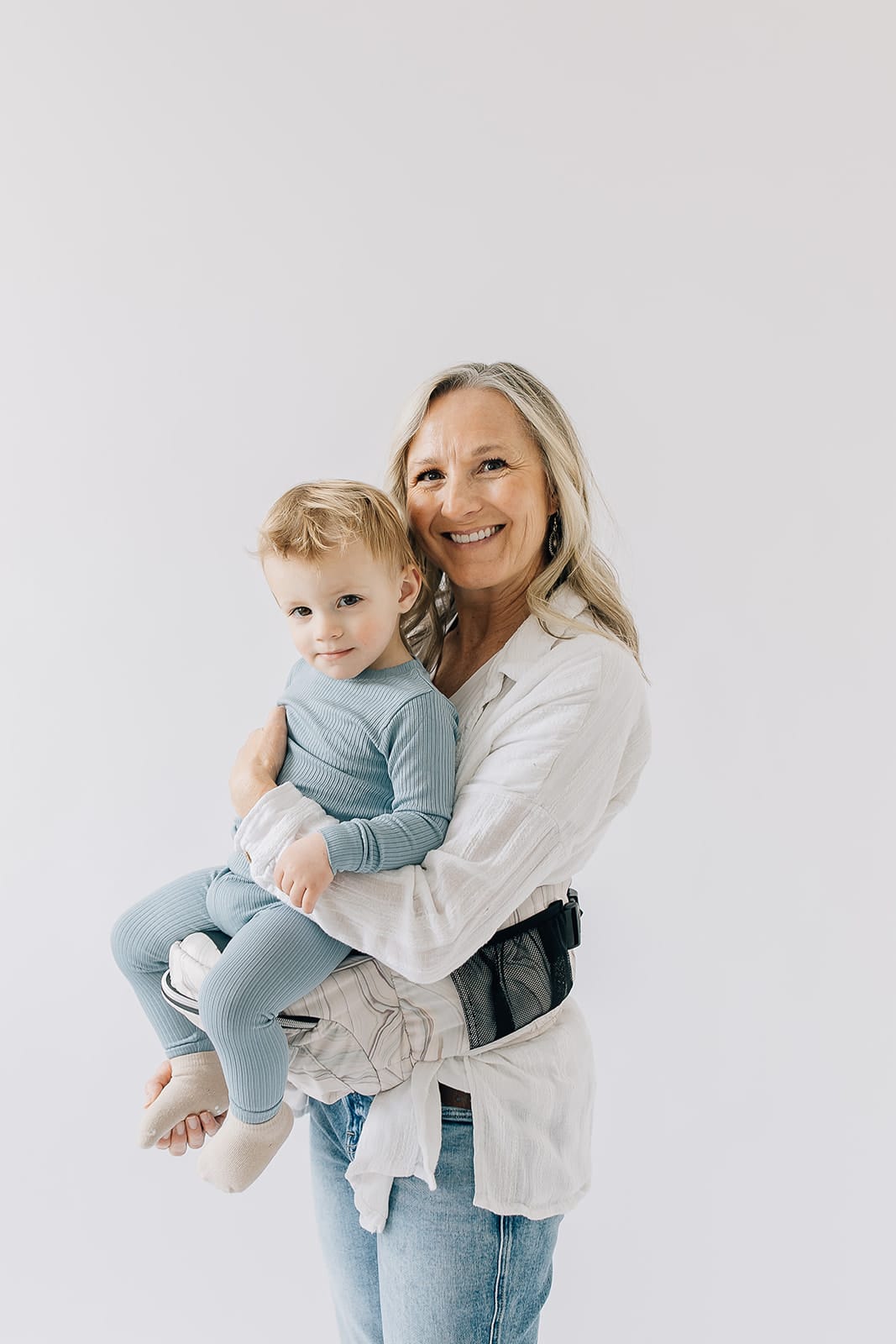 Hands free baby hip carrier