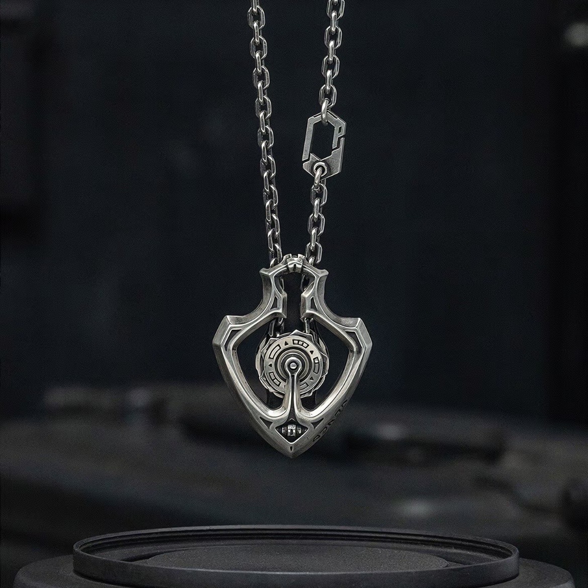 🔥Black Friday Sale⚙️Shuttler Mechanical Rotatable Gear Pendant Necklace