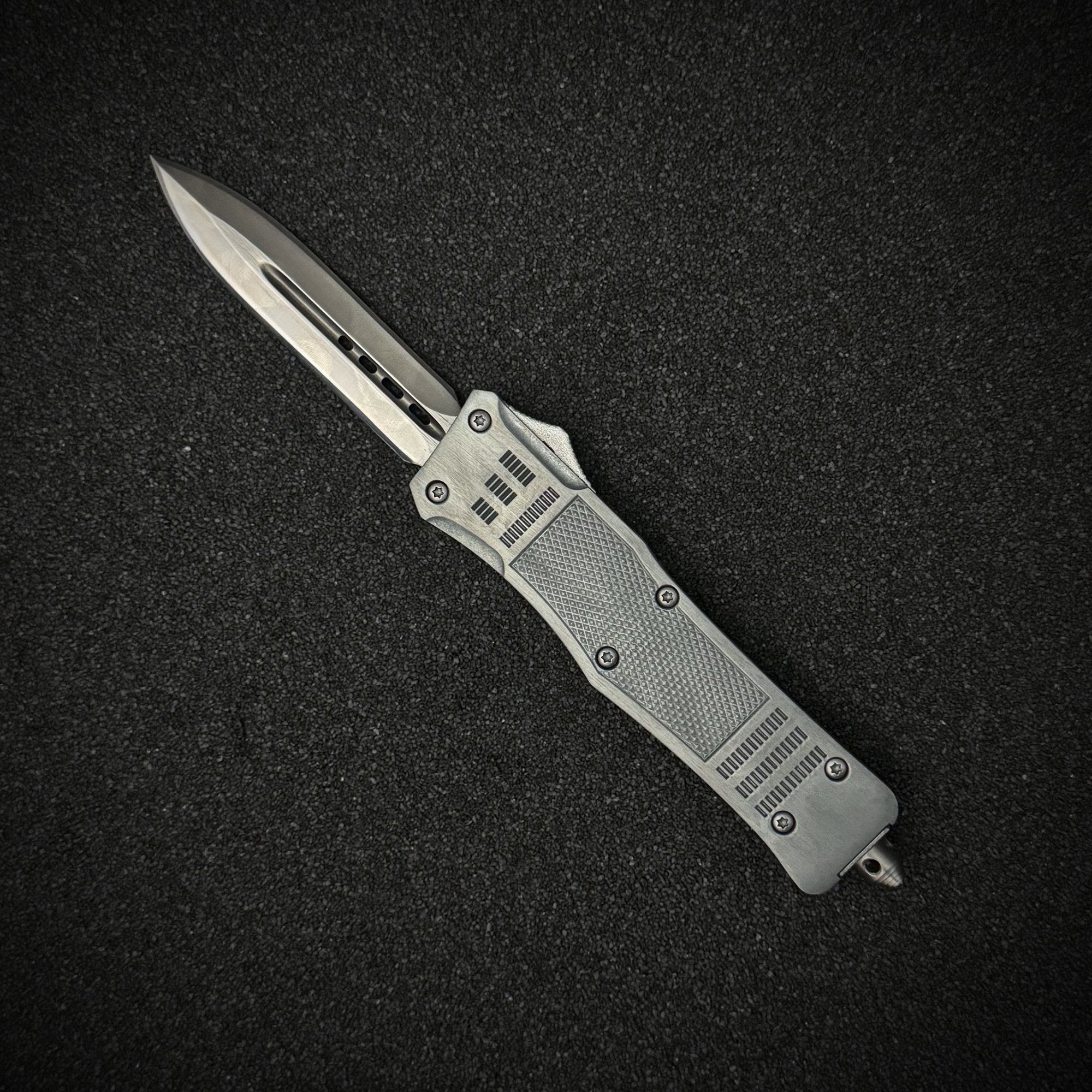 Silverout Strike knife