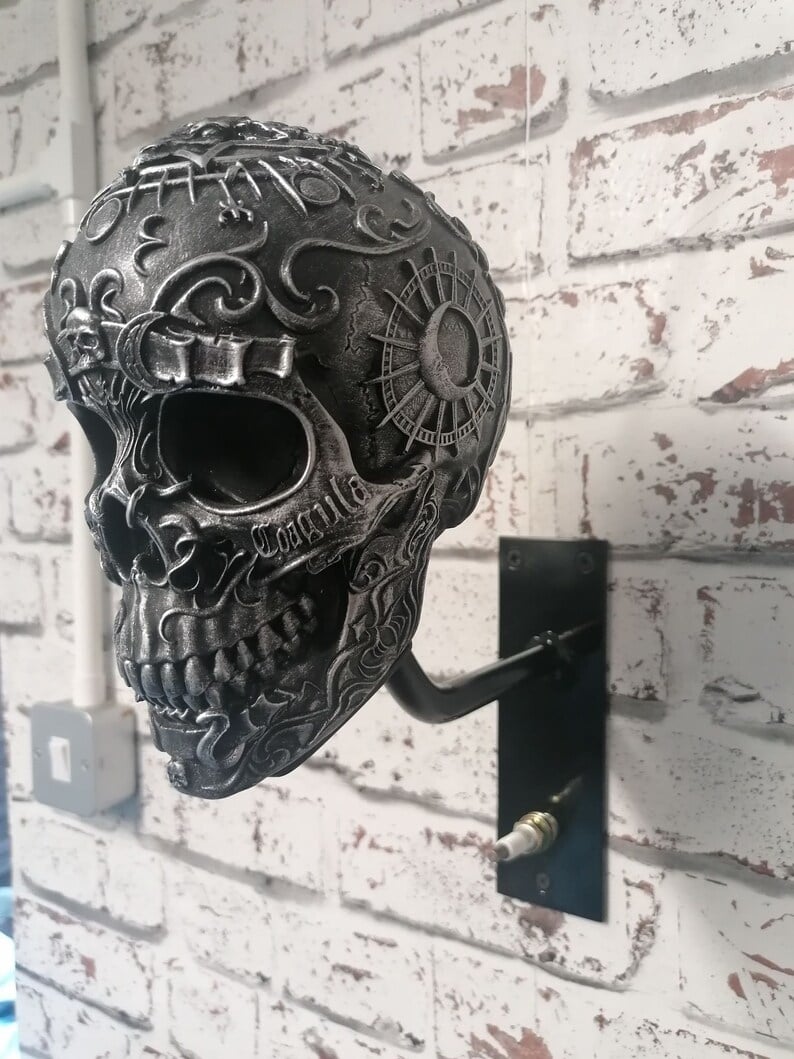 🔥Letzter Tag 50% RABATT -Totenkopfhalter für Motorradhelm und -jacke