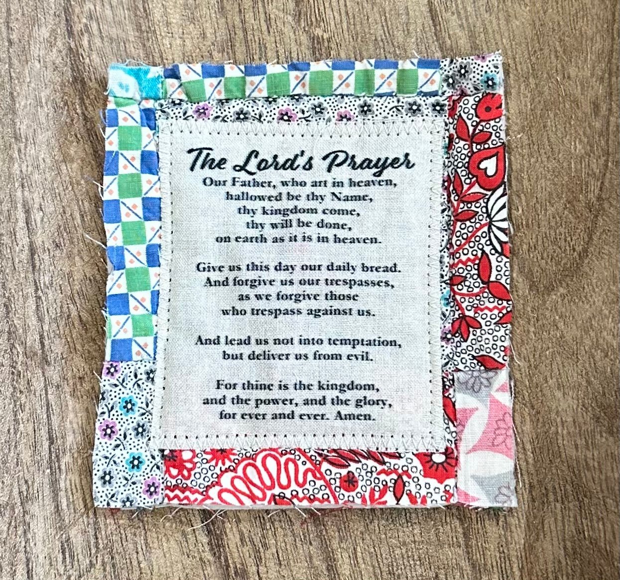 🎉Kaufe 2, erhalte 1 kostenlos🎁Gebetquilt mit Kreuz innen✝️