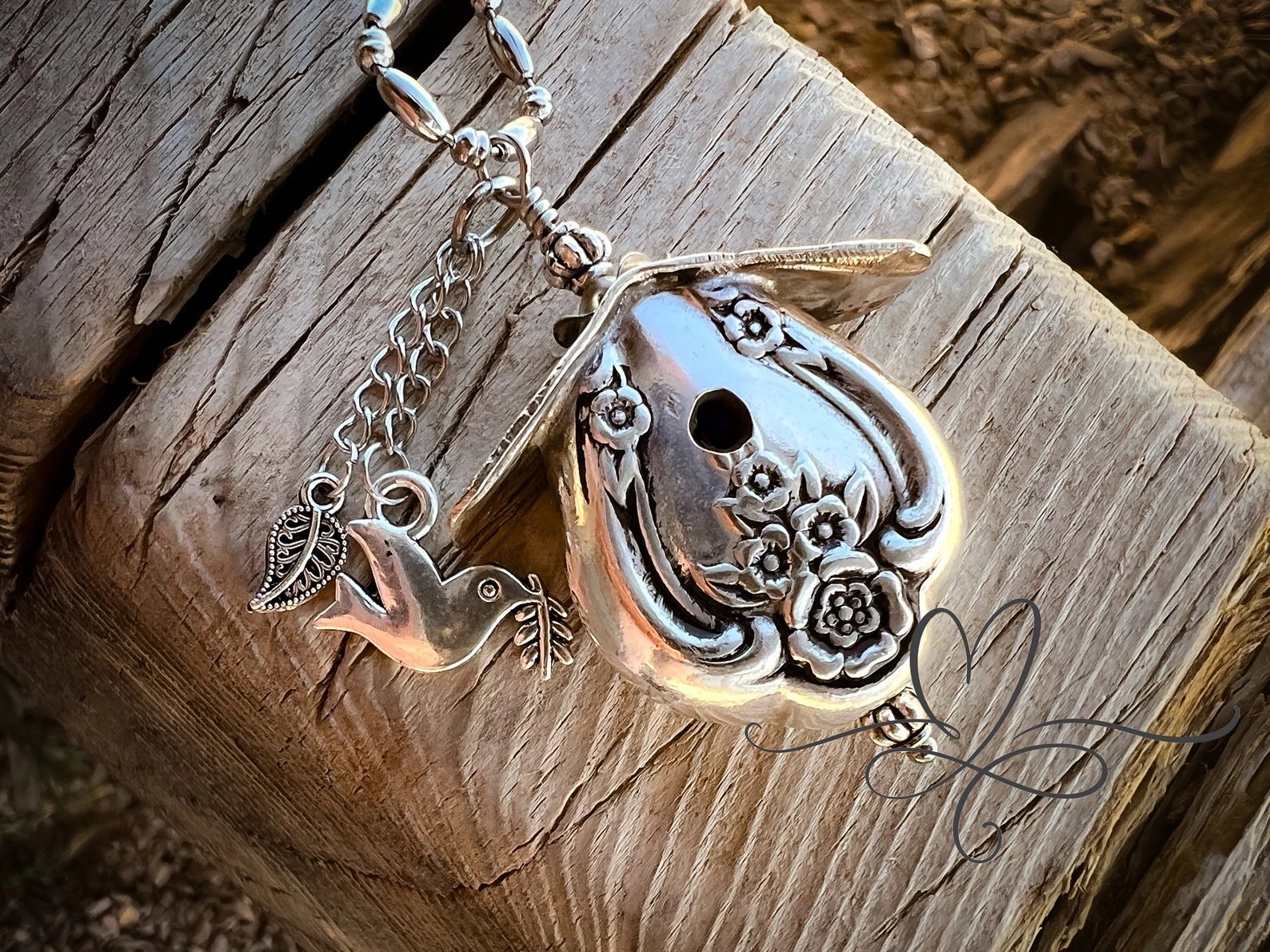 🔥Father's Day Sale: 49% OFF - 🐦Birdhouse Necklace • The 1951 