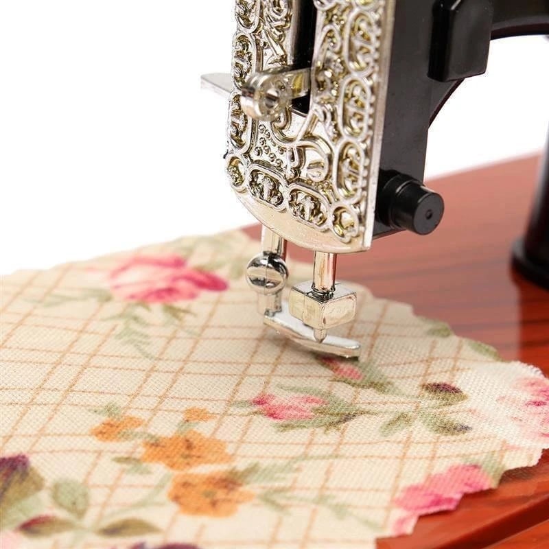 🦋Wood Mini Sewing Machine Music Box