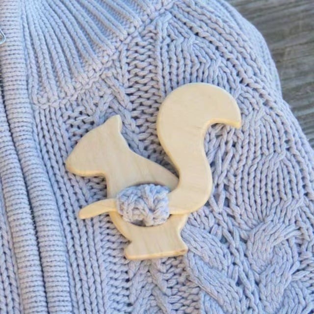 🔥LAST DAY 50% OFF🔥Brooch pin with wooden animal pattern (sweater clip)