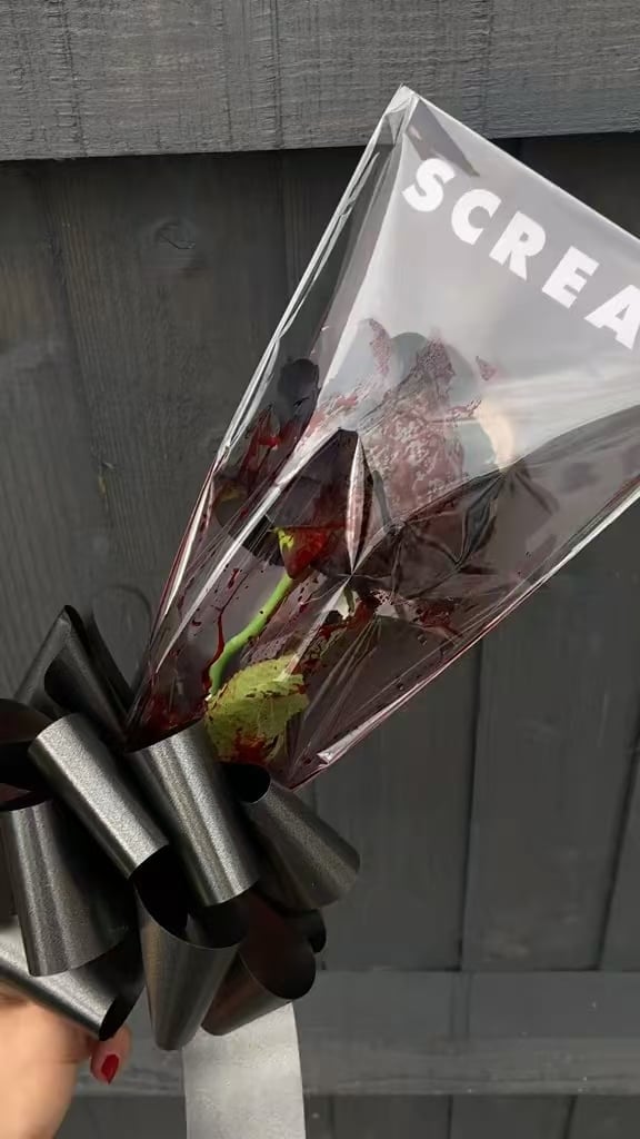 🍂TikTok Fall Sale — Last Day 70% OFF🩸SCREAM Rose Bouquet🌹- Halloween Horror Blooms💀🎀