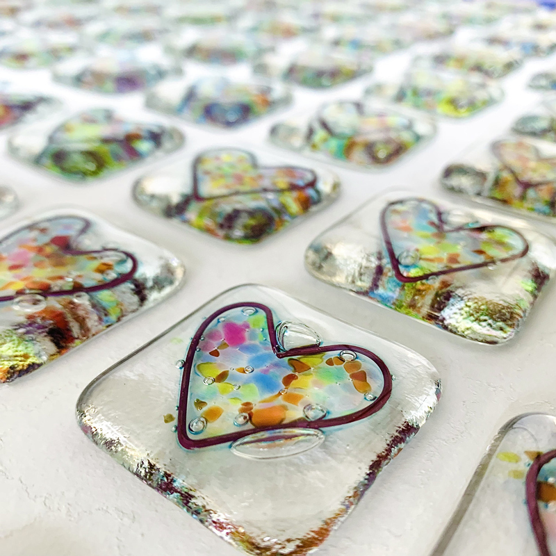 (🌲Early Christmas Sale- 49% OFF) Rainbow Fused Glass Heart Pocket Hug Token